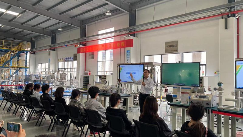 在采购高分子材料时，需要关注以下性能指标：